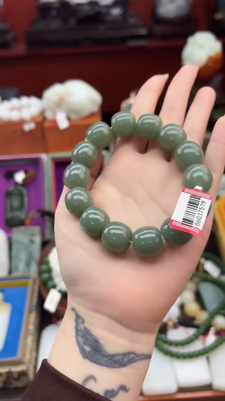 未镶嵌手串和田玉董小姐推荐 多样性发货 拍一发一qml16
