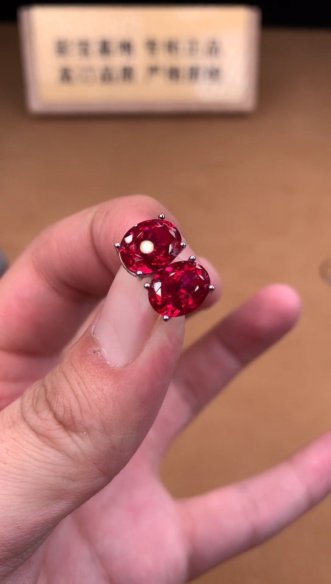 银S925镶嵌耳饰红宝石2222