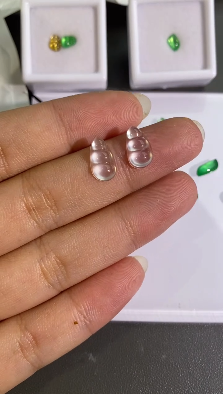 未镶嵌裸石翡翠玻璃种豆子多样性发其一