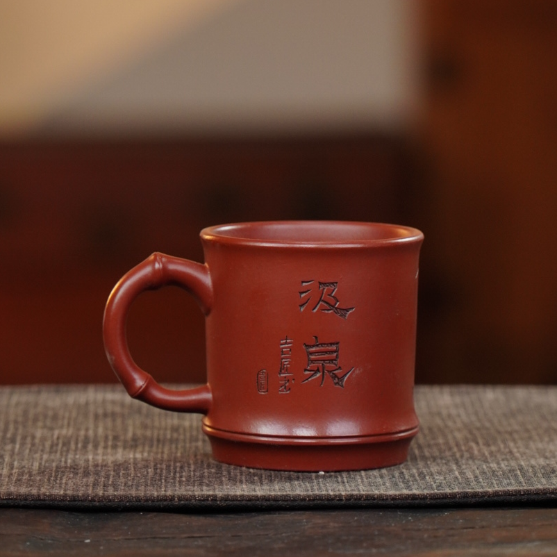 手工杯 | 宜兴紫砂 朱泥刻绘汲泉紫砂手把杯