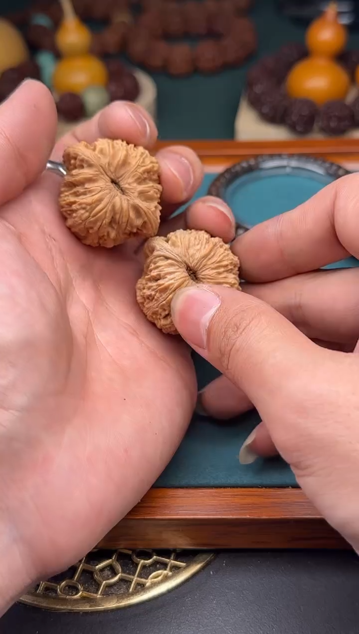 【闪购商品】文玩核桃吊坠绣球核桃一对37~39  发精品绣球