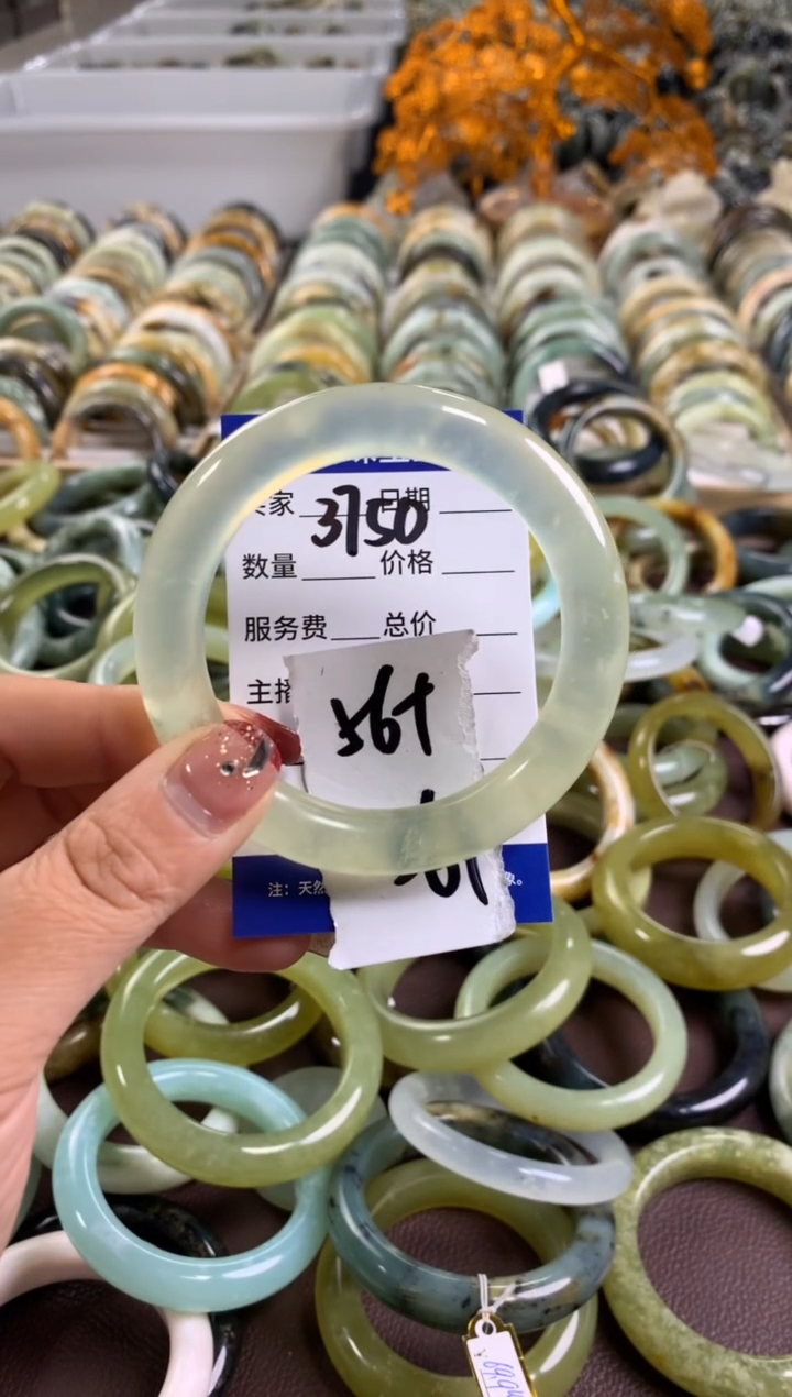 【闪购商品】蛇纹石玉手镯未镶嵌3750