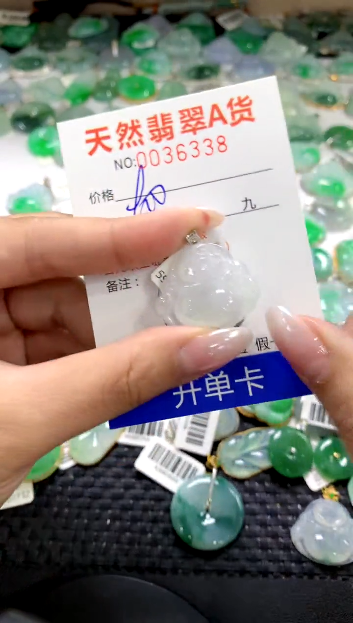 颈饰18K金镶嵌翡翠1