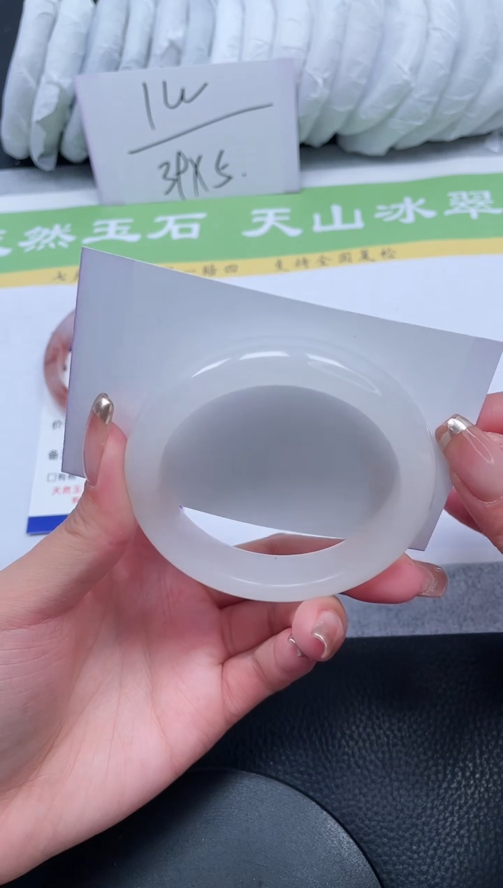 【闪购商品】石英质玉手镯未镶嵌A282-60+(微微一抹翠)