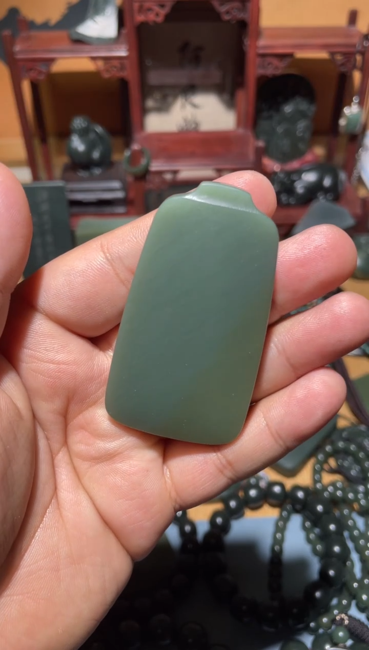 颈饰未镶嵌和田玉（青玉）1