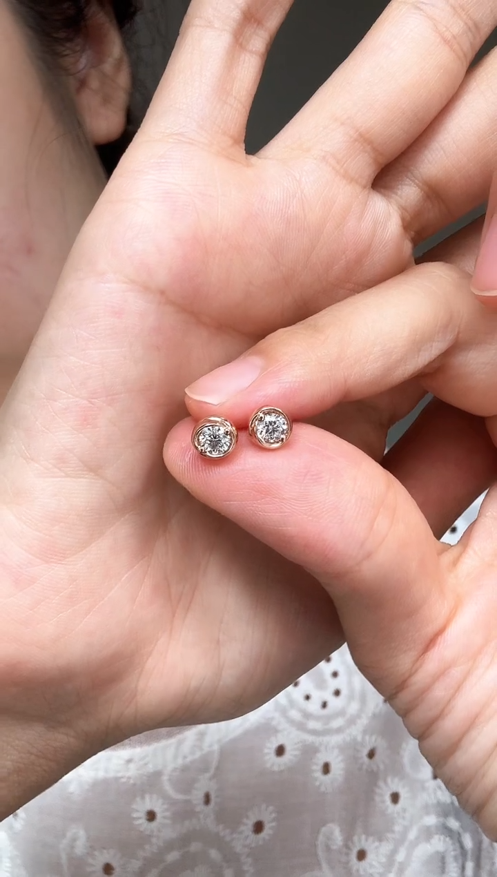 耳饰18K金镶嵌钻石18K钻石耳钉镶嵌