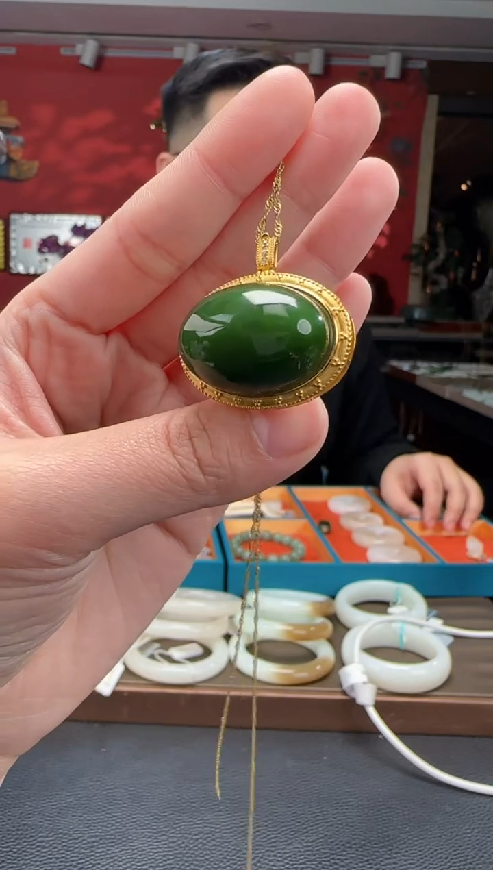 【闪购商品】和田玉颈饰银S925镶嵌碧玉蛋面吊坠