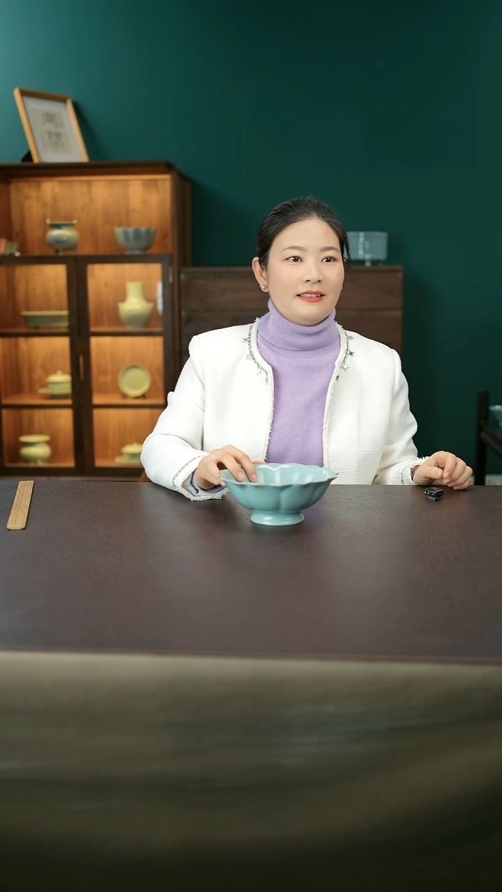 其他汝官窑花口果盘73