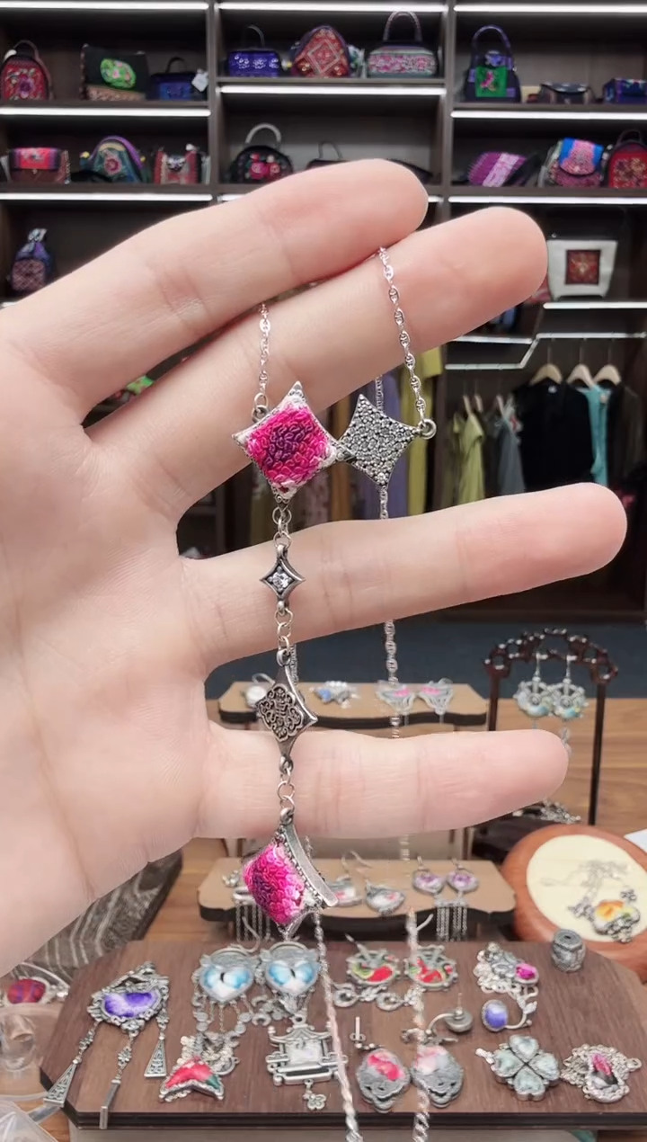 织绣149蒙阿苏苗绣传承旗舰店
