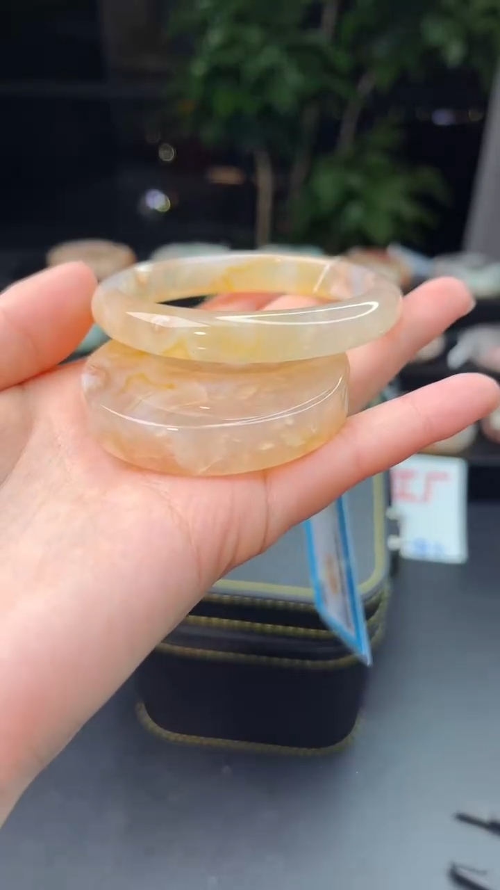 【闪购商品】石英质玉手镯未镶嵌赠送镯心（圈口55