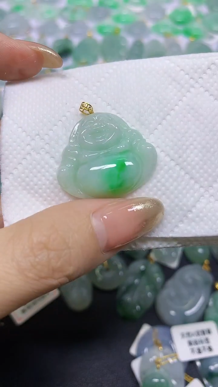 颈饰18K金镶嵌翡翠 