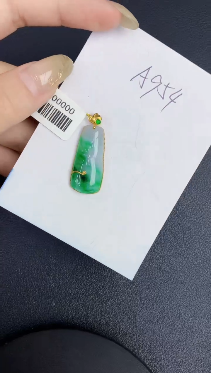 翡翠18K金镶嵌颈饰缅甸天然翡翠A货