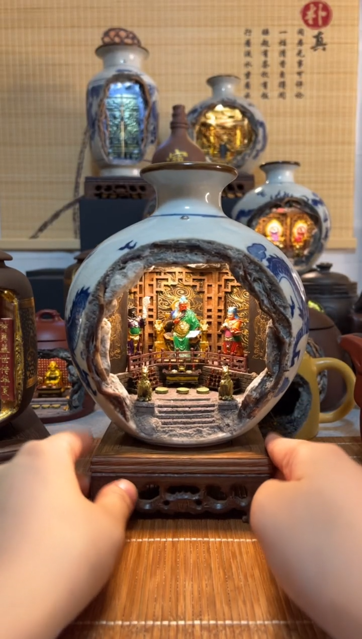 陶瓷嘉**行青花瓷关公款