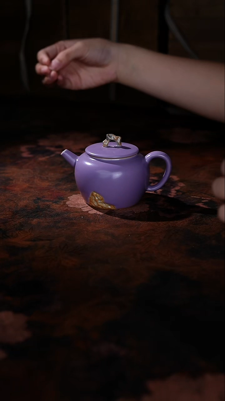北溪堂浮雕秋水壶-紫色