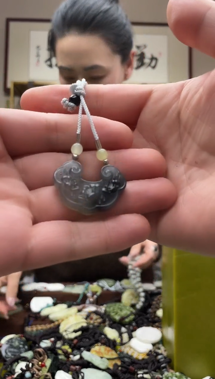 未镶嵌岫玉吊坠`