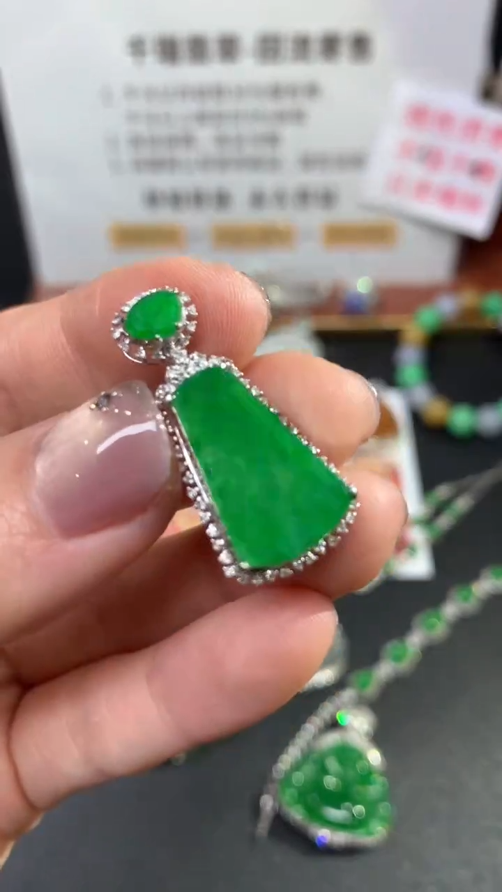 【闪购商品】翡翠吊坠(不含链)18K金镶嵌无事牌不退不换|7800+0