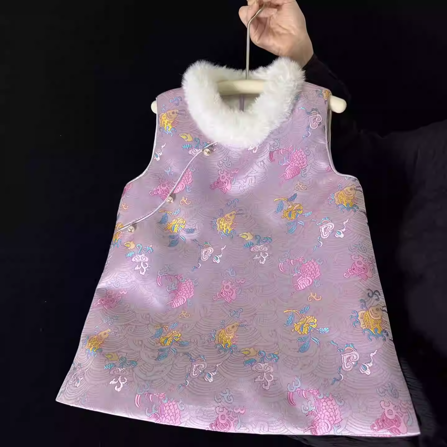 新年款女童汉服毛绒领旗袍裙中式女孩国风粉鲤提花夹棉背心裙年服