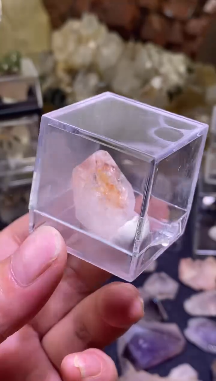 未镶嵌珠宝半成品水晶V**y（带盒子）四川美姑超七花园水晶