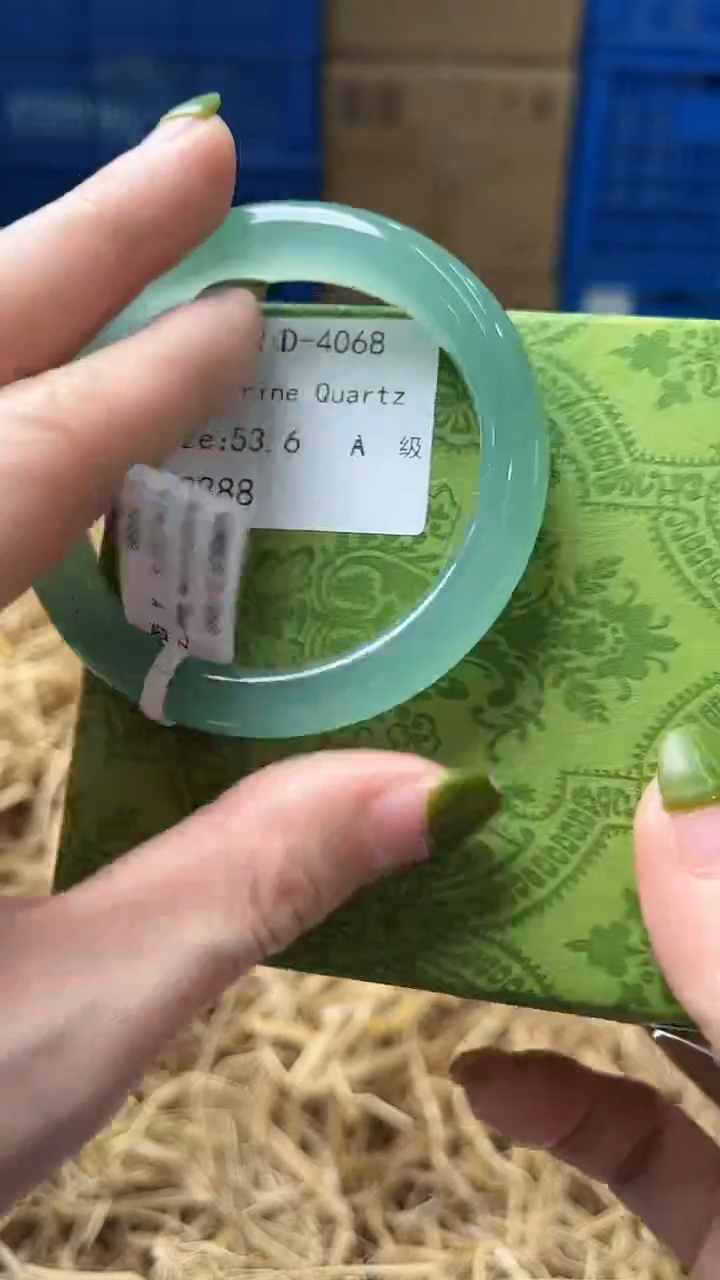 未镶嵌手镯石英质玉D4068