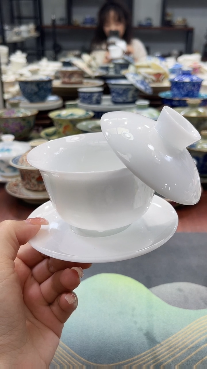 170冰种元宝纯白悬停盖碗