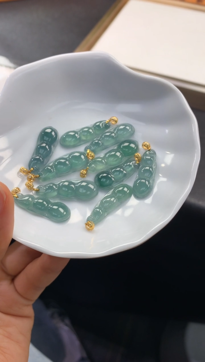 颈饰18K金镶嵌翡翠FA352 翡翠豆子 多样性发其一赠皮绳