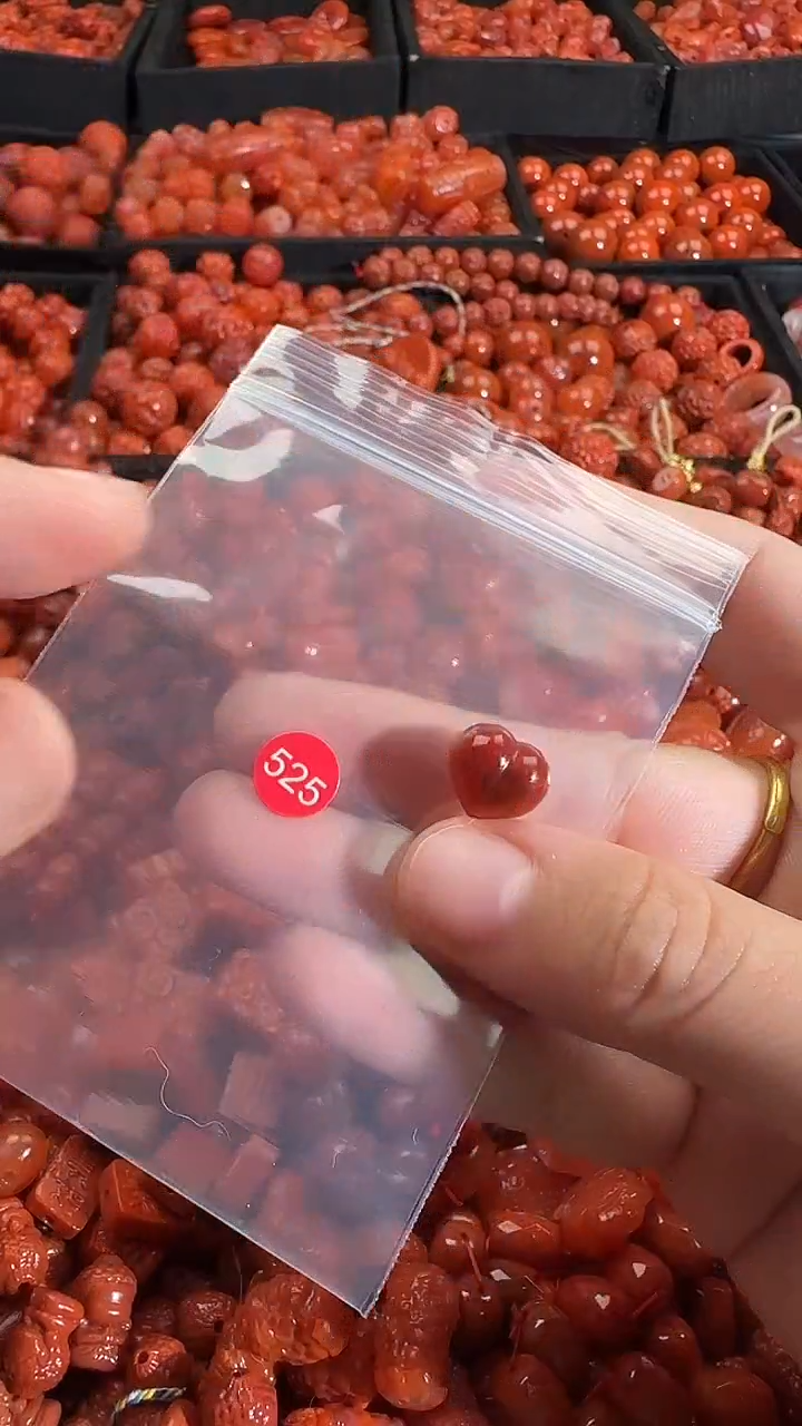 颈饰未镶嵌南红玛瑙1