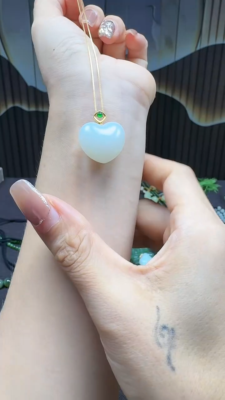 和田玉18K金镶嵌挂件1