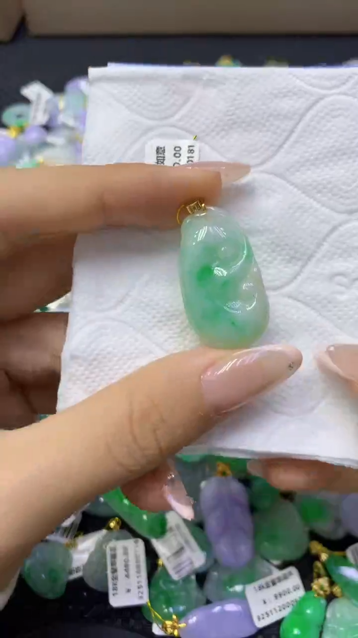 颈饰18K金镶嵌翡翠天然缅甸翡翠A货