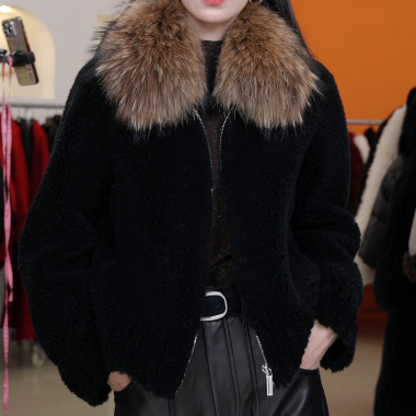 ZIKUO/紫阔2025冬季新款貉子毛翻领设计全羊毛颗粒短款外套-23