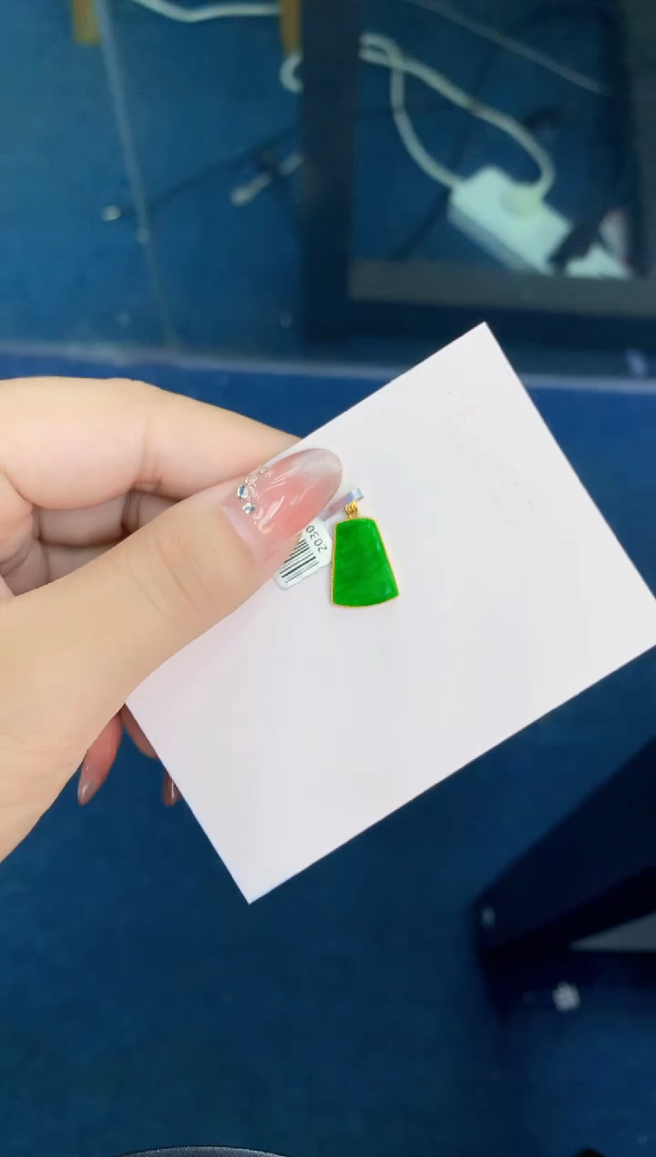 翡翠未镶嵌颈饰1