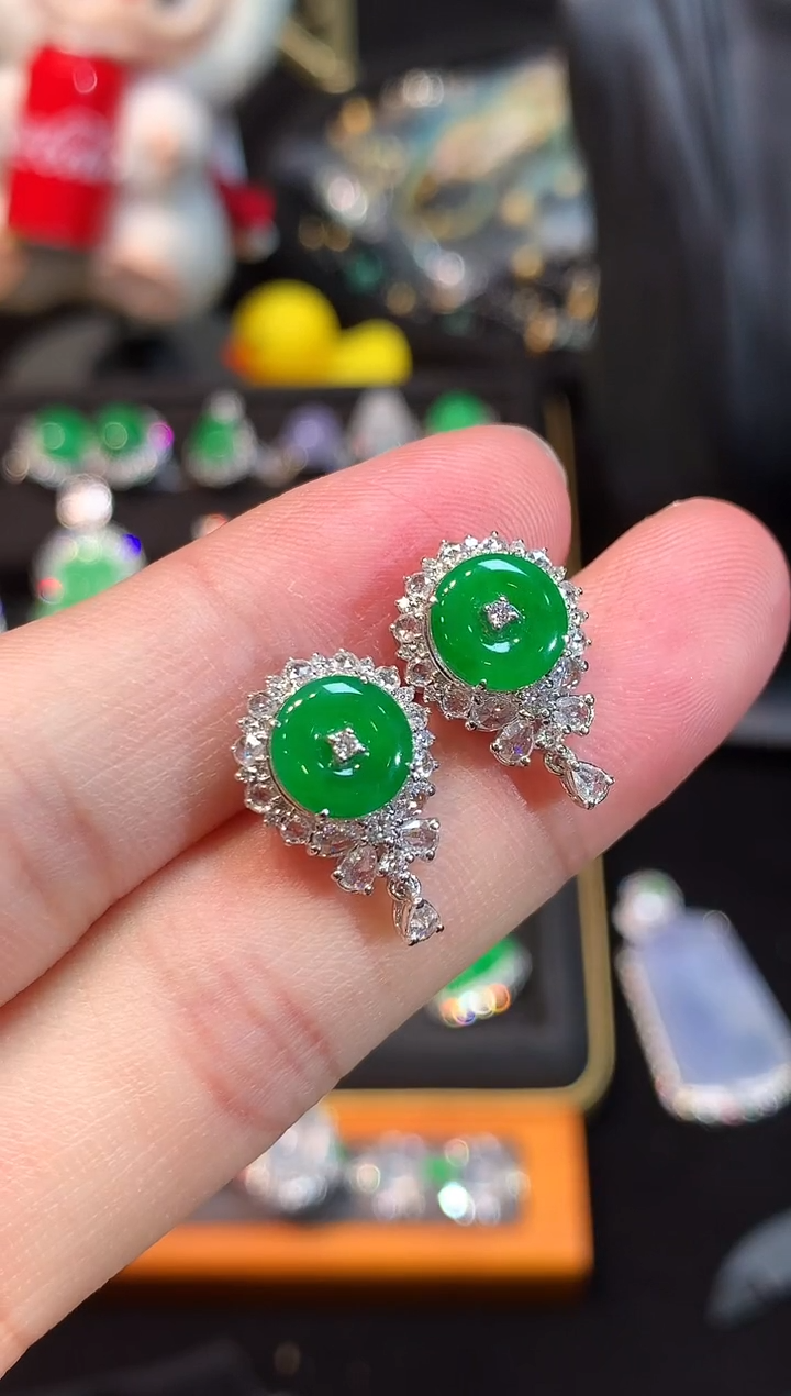 18K金镶嵌翡翠耳饰高冰满绿平安扣耳钉