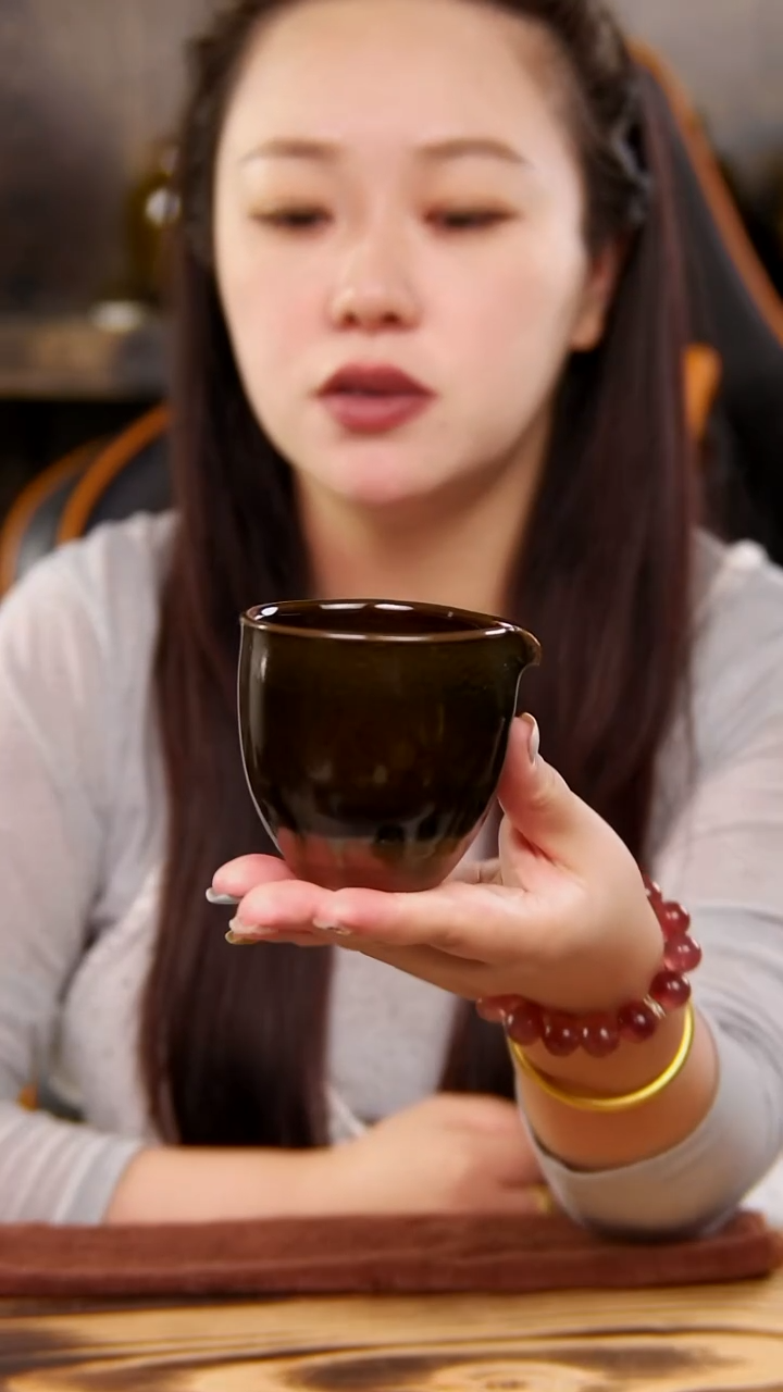 乌金黑色的公道杯150CC