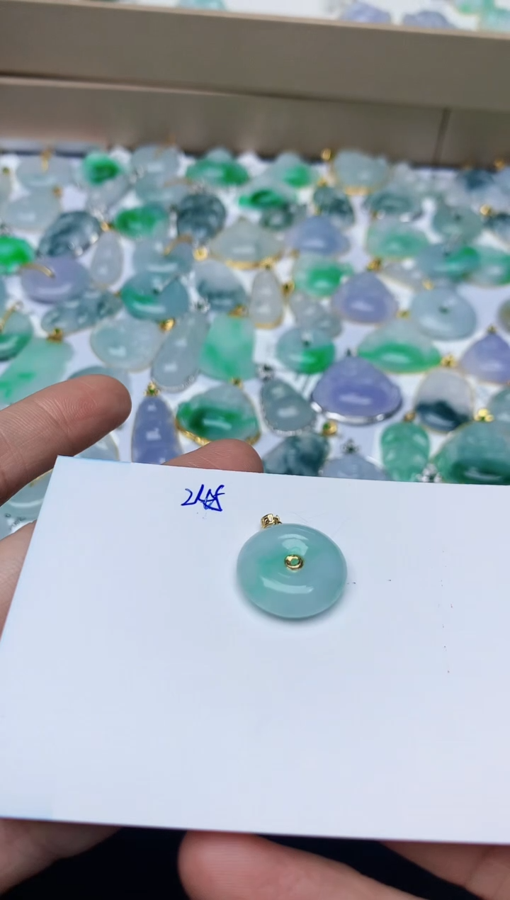 【闪购商品】翡翠颈饰18K金镶嵌天然翡翠A货