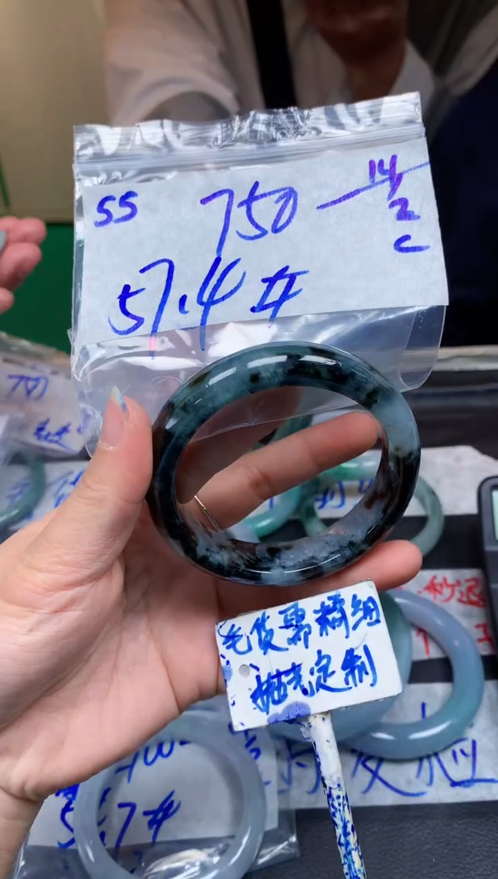 【闪购商品】定制翡翠未镶嵌55毛货需精细抛光手镯多样性拍一发一