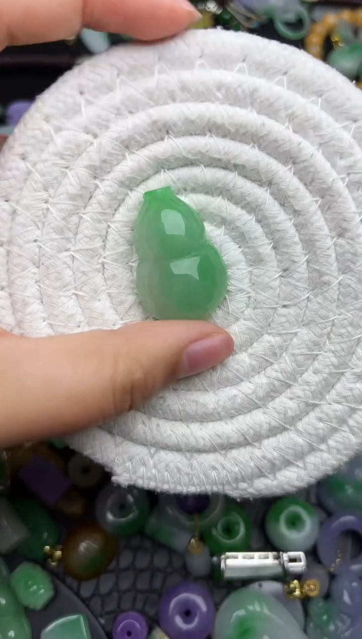 颈饰未镶嵌翡翠缅甸翡翠吊坠