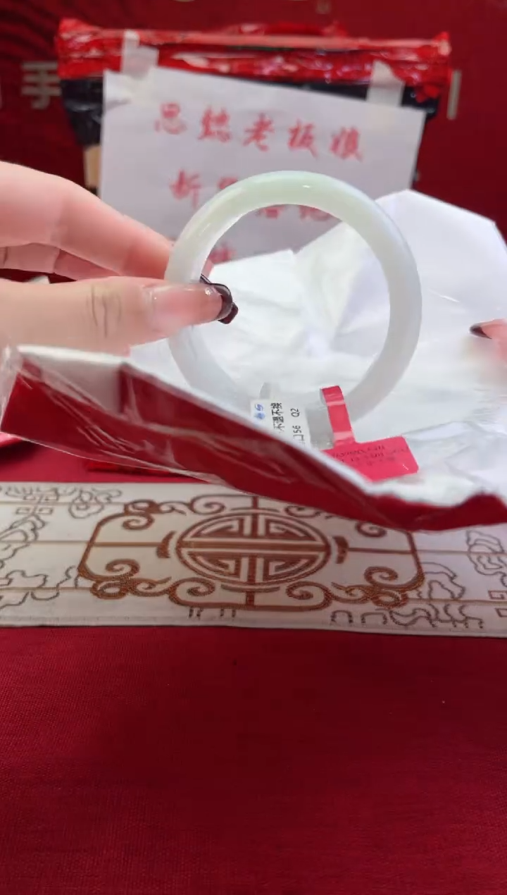 【闪购商品】翡翠手镯未镶嵌12翡翠手镯(微瑕）