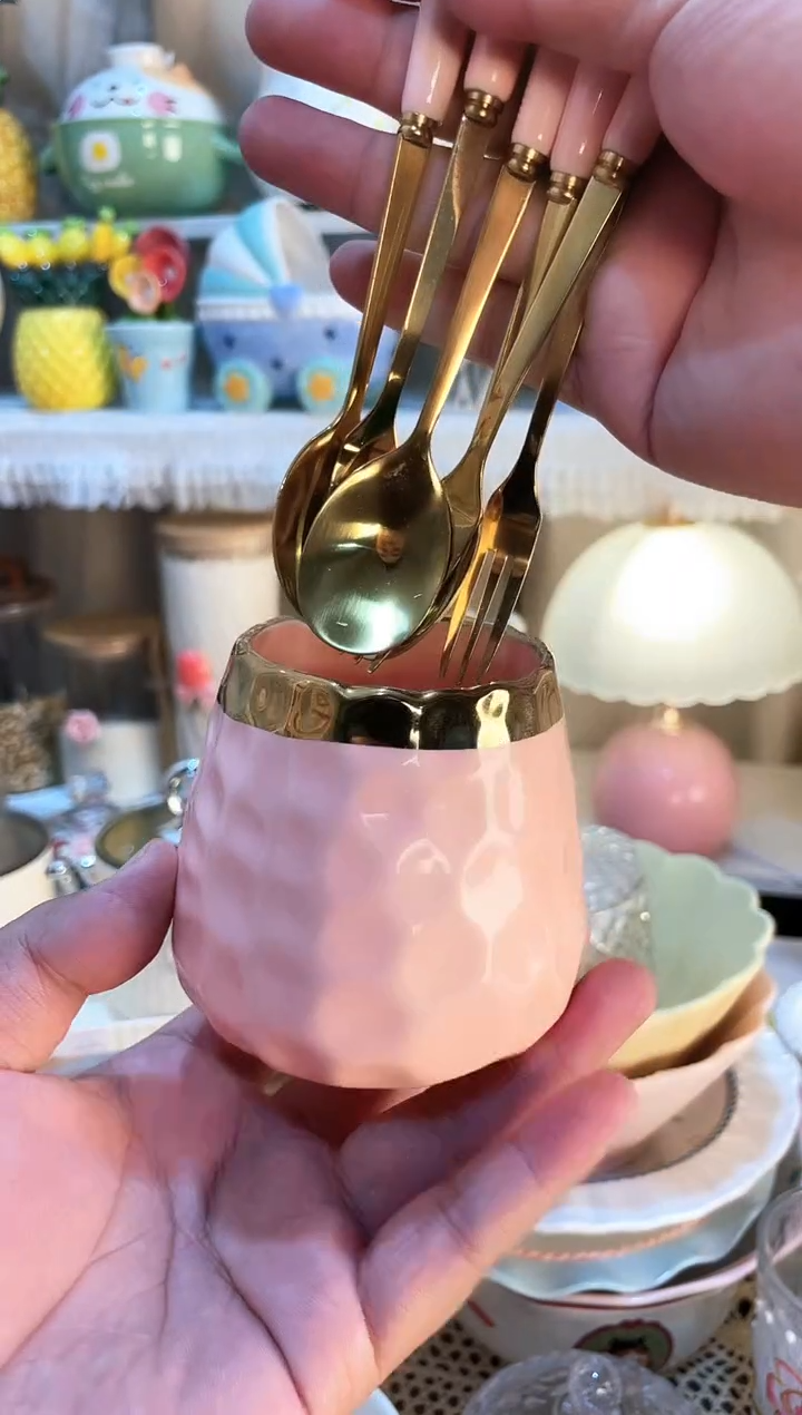 【闪购商品】瓷片水果叉 质量好发货快放心拍