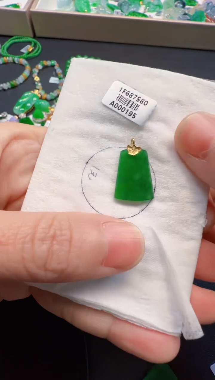 【闪购商品】翡翠吊坠(不含链)18K金镶嵌660