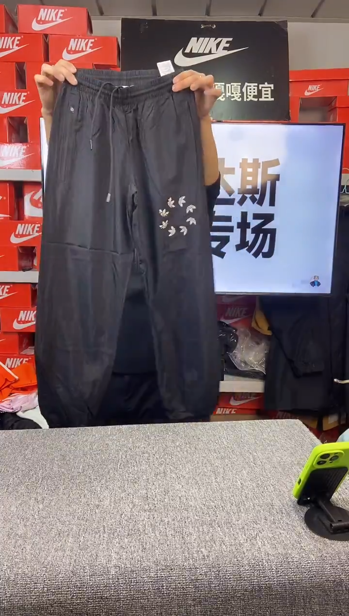 413编码 阿迪达斯 全新无暇 直播间过款为准 尺码150XS