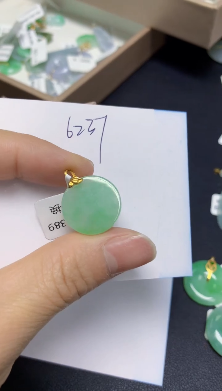 【闪购商品】翡翠挂件18K金镶嵌 天然翡翠A货