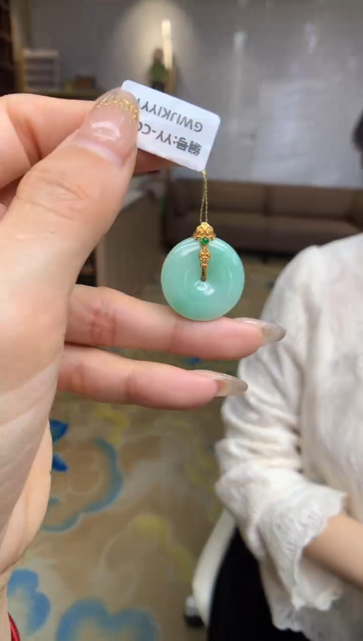 【闪购商品】翡翠颈饰18K金镶嵌平安扣