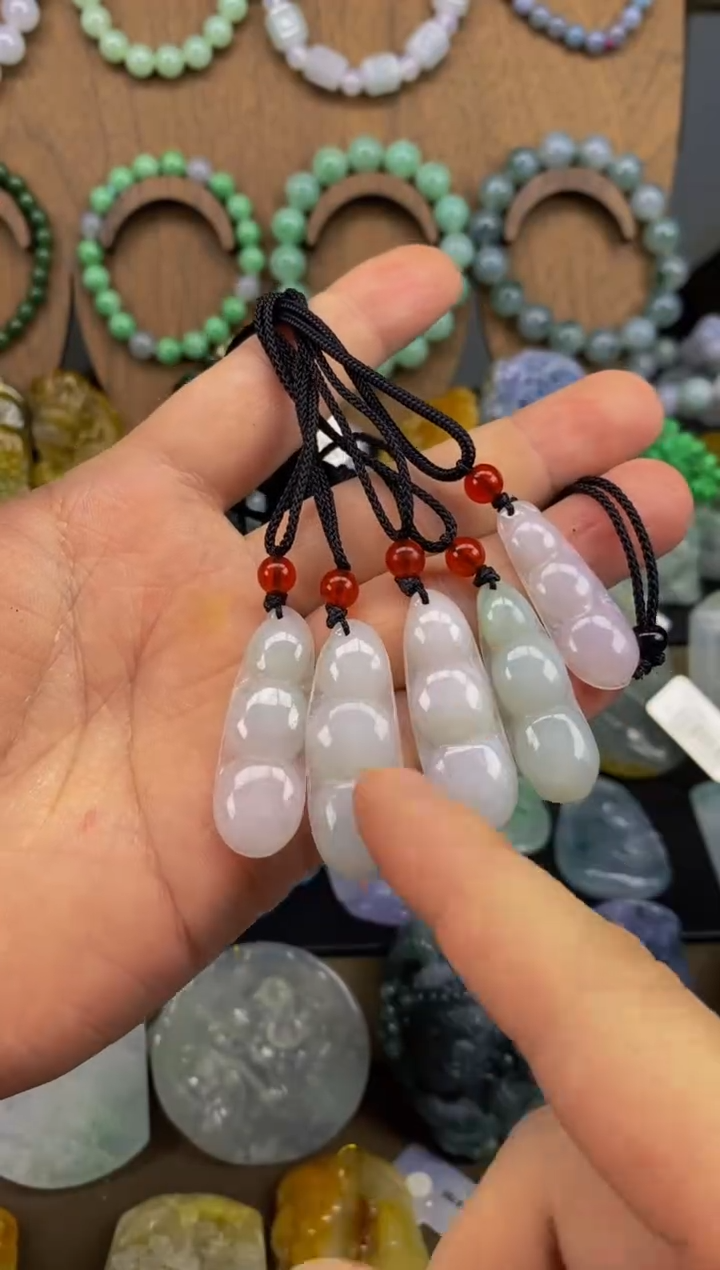 翡翠未镶嵌颈饰豆子 多样性发其一