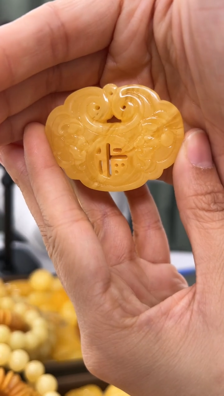 【闪购商品】琥珀裸石未镶嵌蜜蜡吊坠