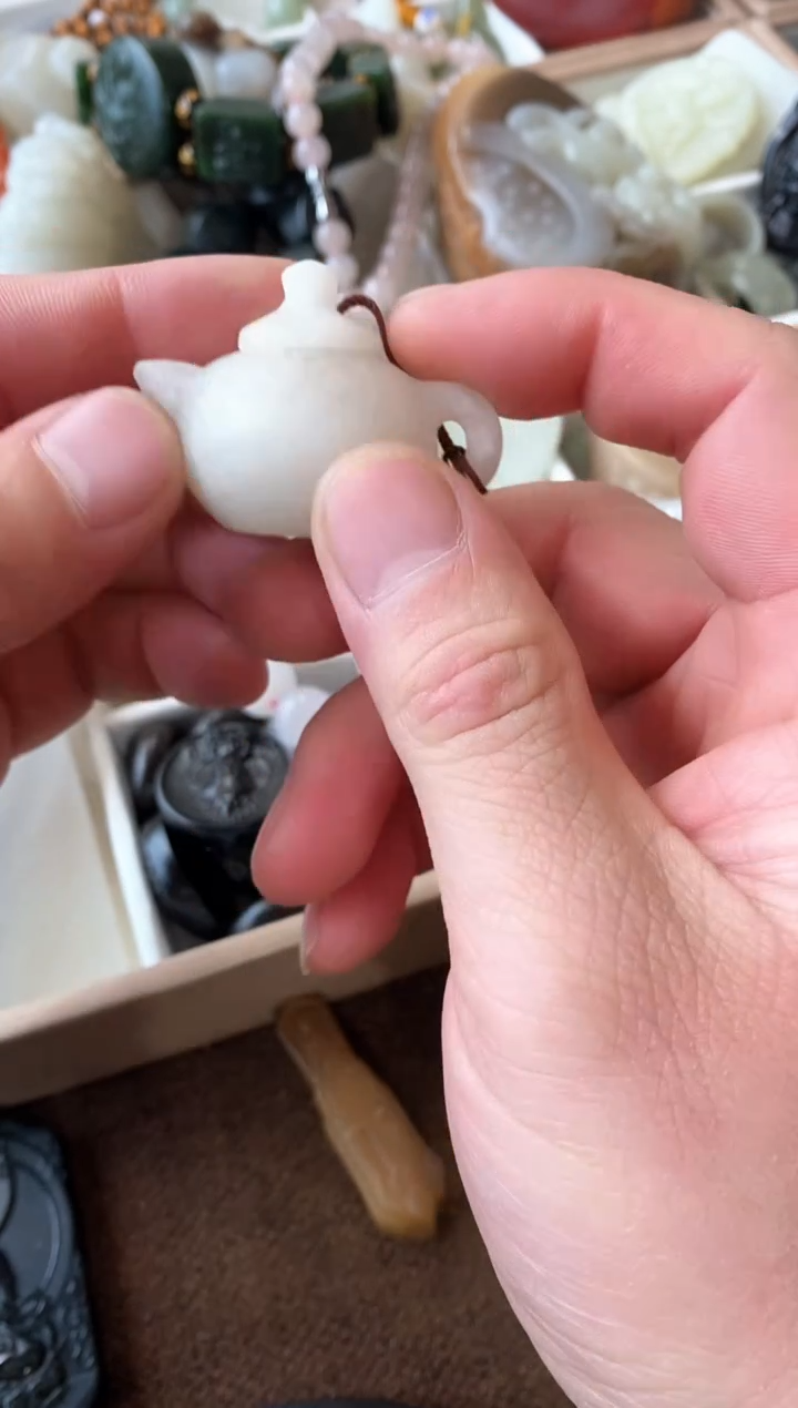 【闪购商品】和田玉吊坠(不含链)未镶嵌把把壶