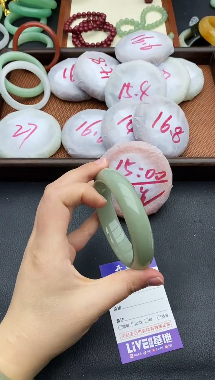 未镶嵌手镯石英质玉40+61/62
