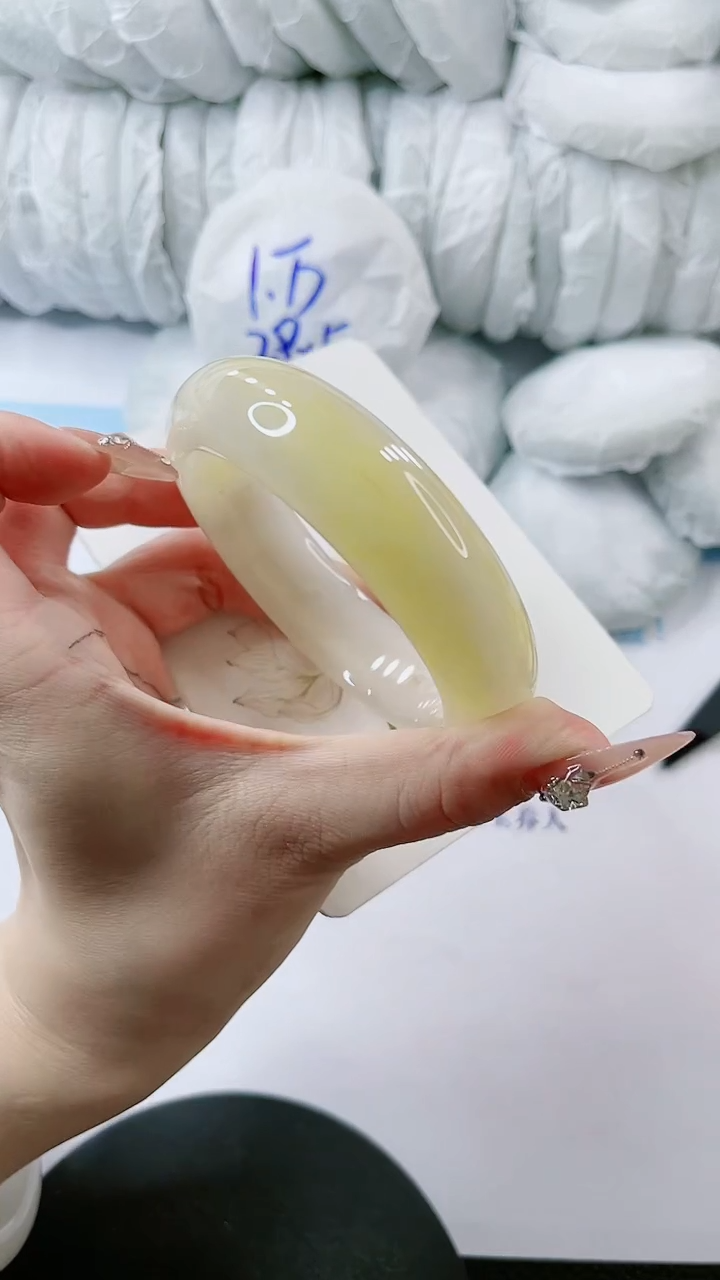 【闪购商品】石英质玉手镯未镶嵌多样性发货V401