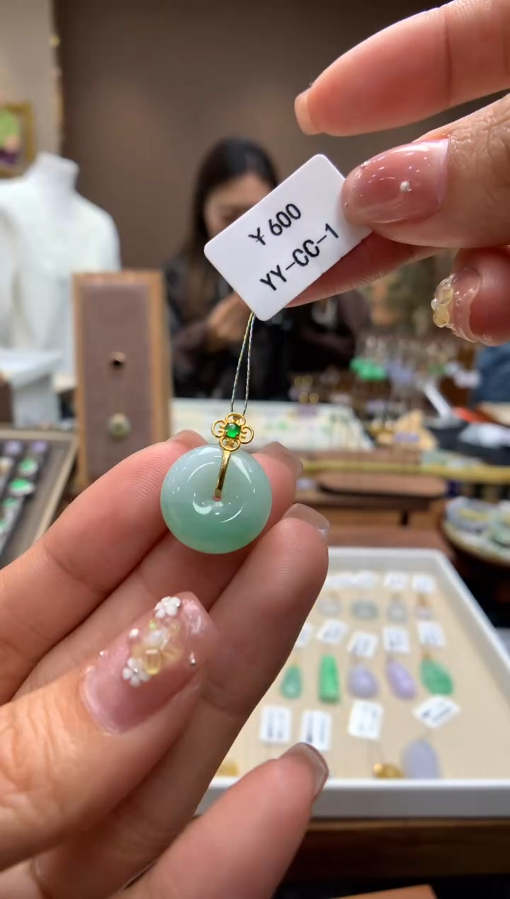 【闪购商品】翡翠颈饰18K金镶嵌平安扣