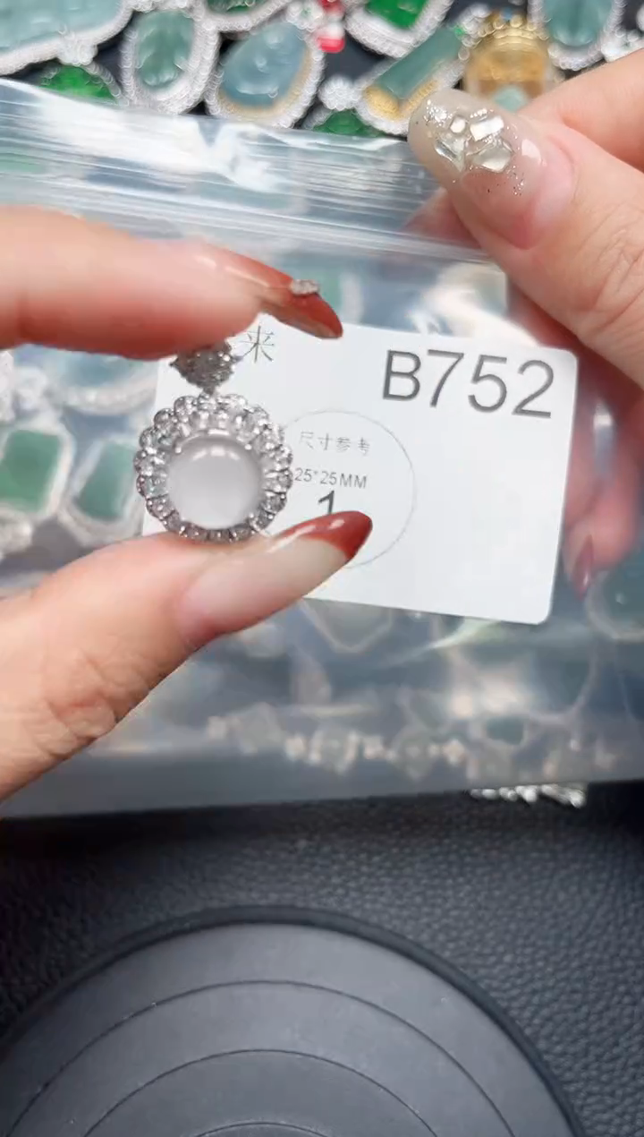 【闪购商品】石英质玉颈饰合金吊坠赠皮绳752