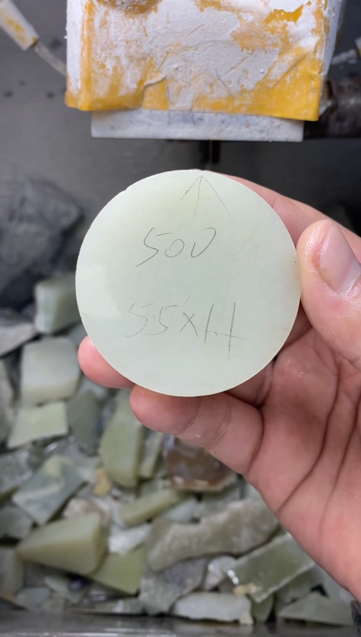 未镶嵌吊坠定制和田玉爱***哥雕刻定制