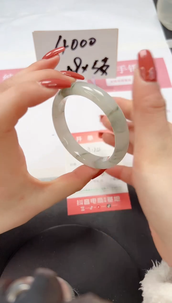 【闪购商品】石英质玉手镯未镶嵌A124-56.3